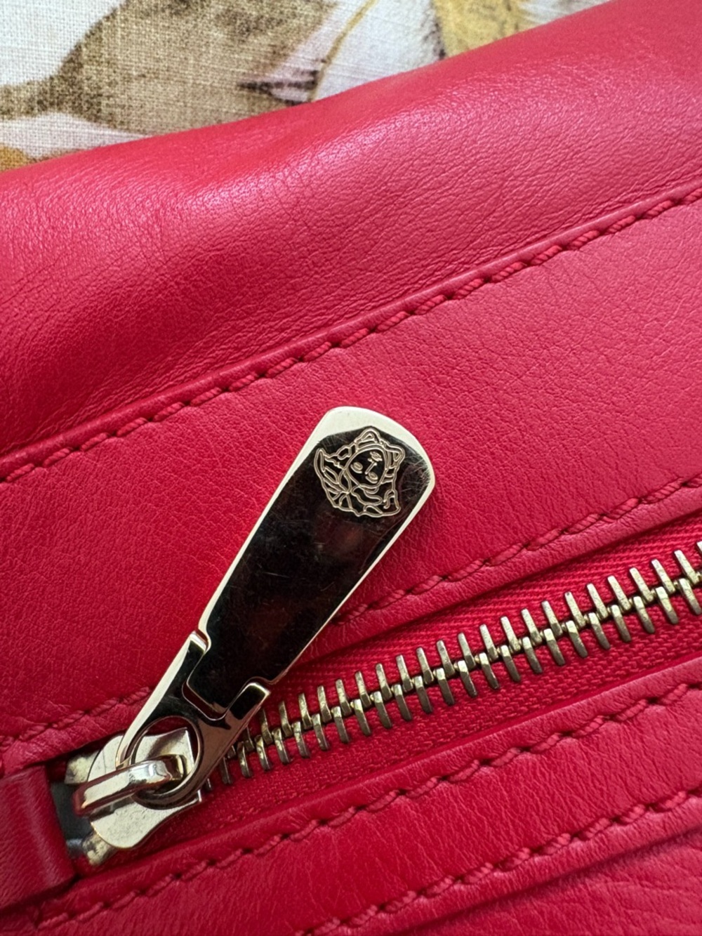 Versace Stunning Red Shoulder Bag with Gold Chain and Back Pocket - Picture 8 of 10